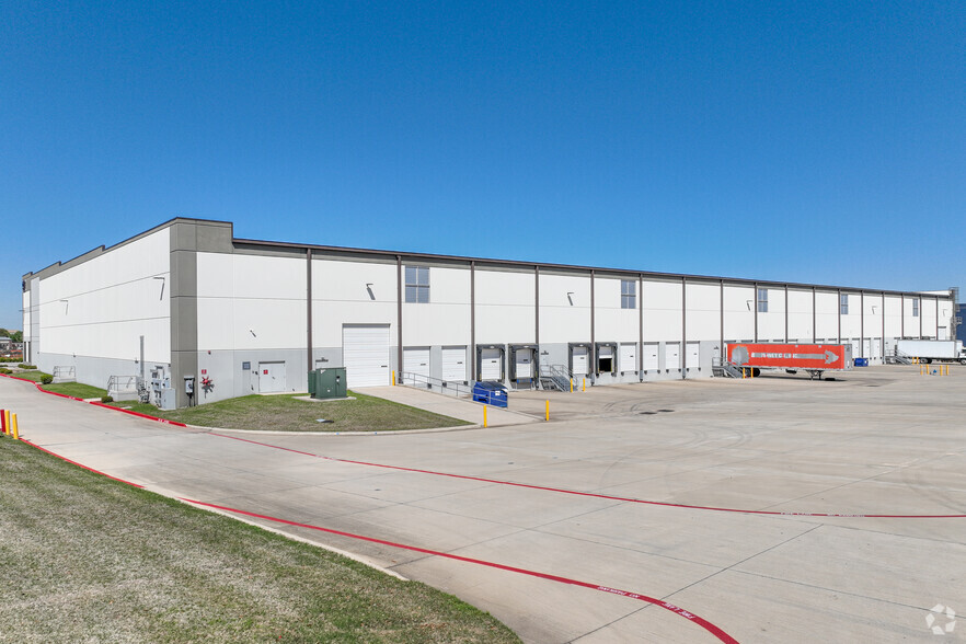 1581 Corporate Dr, McKinney, TX for lease - Building Photo - Image 3 of 4