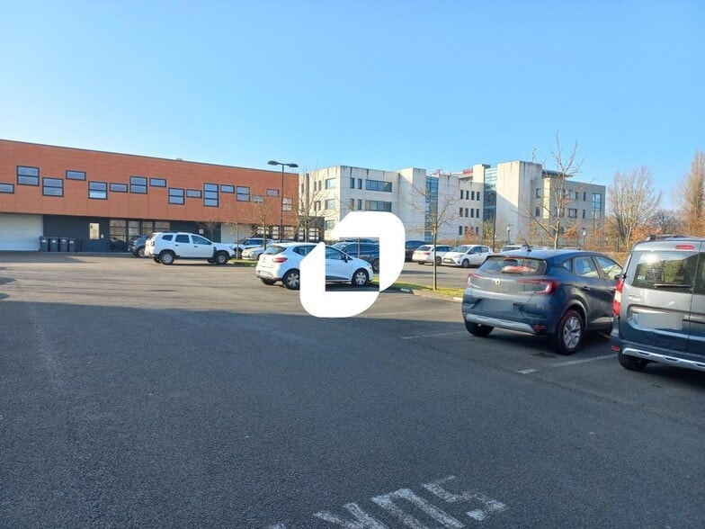 250/260 Rue Salvador Allende, Loos for lease - Building Photo - Image 3 of 11