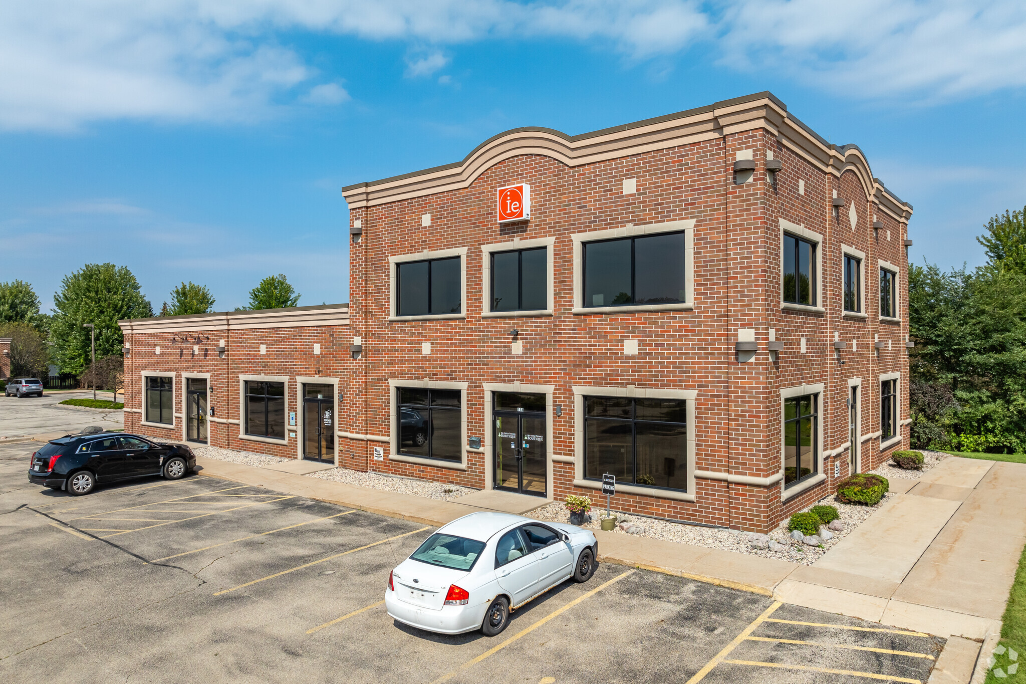 1526 S Commercial St, Neenah, WI for sale Building Photo- Image 1 of 16