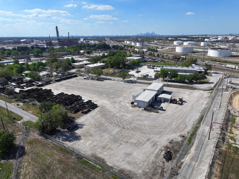 10234 Lucore St, Houston, TX for lease - Building Photo - Image 1 of 7