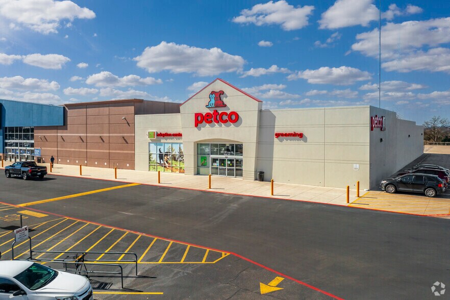 6001 NW Loop 410, San Antonio, TX à louer - Photo du bâtiment - Image 3 de 6