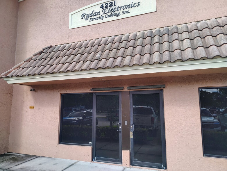 4189-4257 SW High Meadows Ave, Palm City, FL for sale - Building Photo - Image 3 of 45