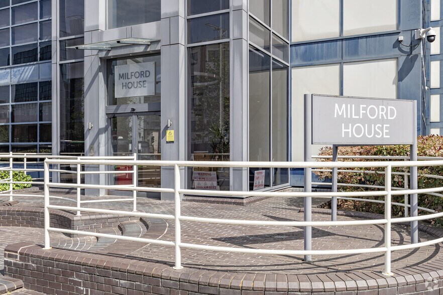 1 Milford St, Swindon à louer - Photo du bâtiment - Image 3 de 7