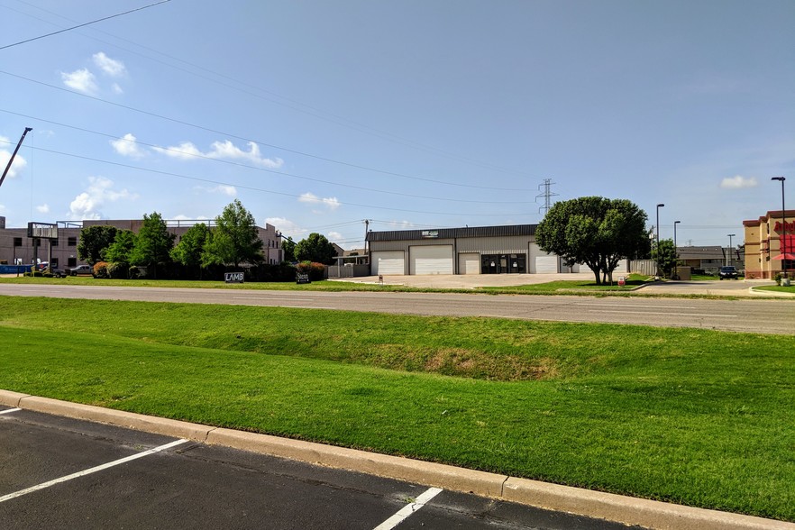 8020 NW Expressway St, Oklahoma City, OK à vendre - Photo du bâtiment - Image 1 de 1