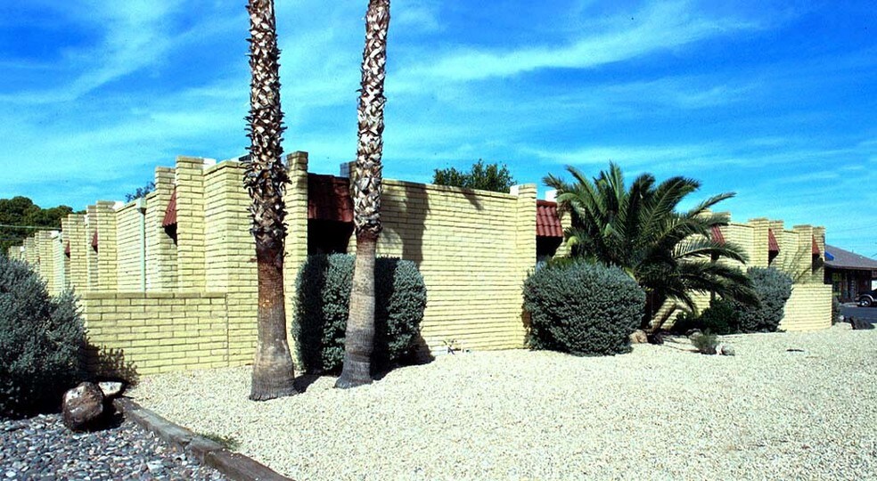 3040 E Cactus Rd, Phoenix, AZ à louer - Photo du bâtiment - Image 2 de 4