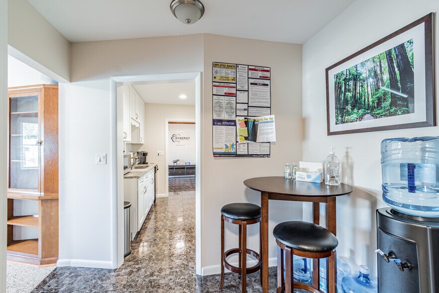 110 Crenshaw Lake Rd, Lutz, FL à louer - Photo du bâtiment - Image 3 de 25