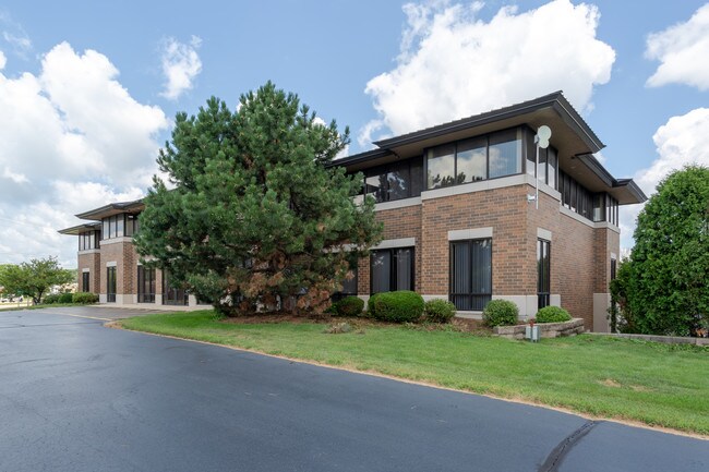 More details for West Wind Office Center – Office for Sale, Pewaukee, WI