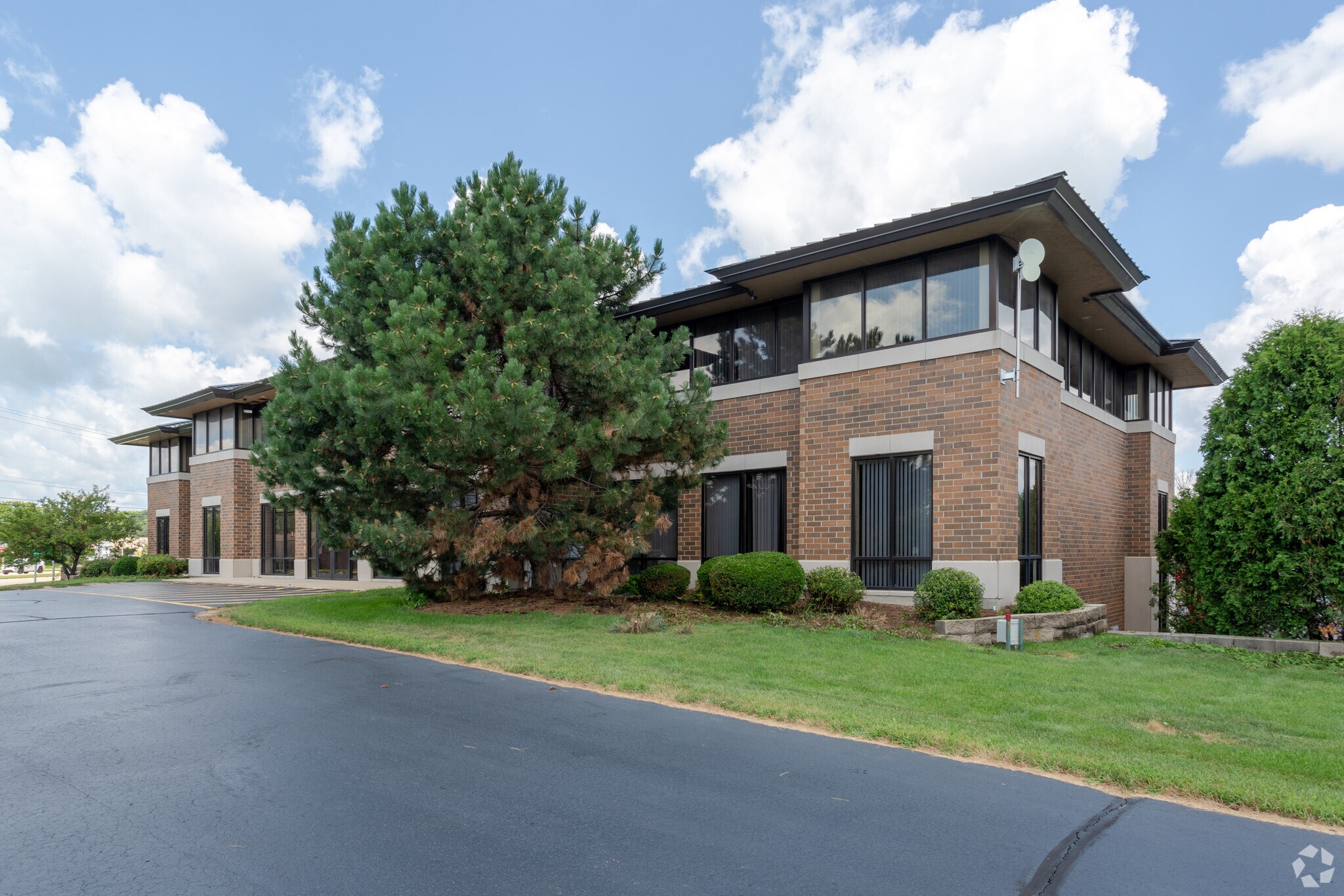 N27W23960 Paul Rd, Pewaukee, WI for sale Primary Photo- Image 1 of 13