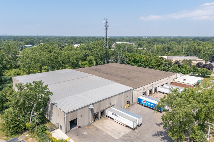 25 Dewberry Ln, Cheektowaga, NY for sale - Building Photo - Image 2 of 13