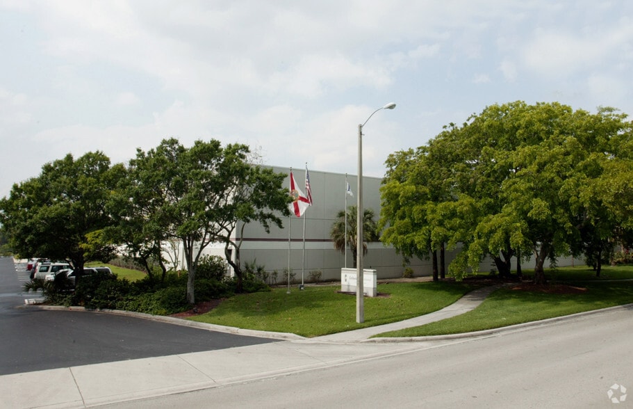 13801-13807 NW 4th St, Sunrise, FL for lease - Building Photo - Image 3 of 22