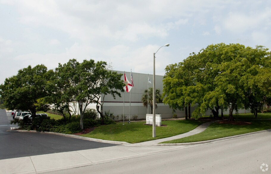 13801-13807 NW 4th St, Sunrise, FL à louer - Photo du bâtiment - Image 3 de 22