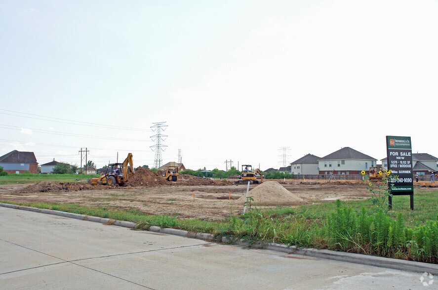 605 Dulles Ave, Stafford, TX à louer - Photo du bâtiment - Image 3 de 18