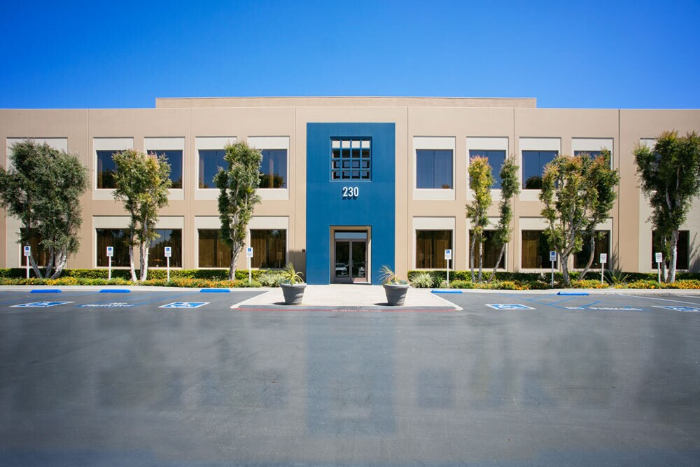 230 Commerce Dr, Irvine, CA à louer Photo principale- Image 1 de 5