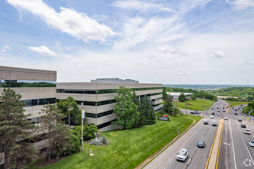 3636 S Geyer Rd, Sunset Hills, MO à louer - Photo du bâtiment - Image 3 de 6