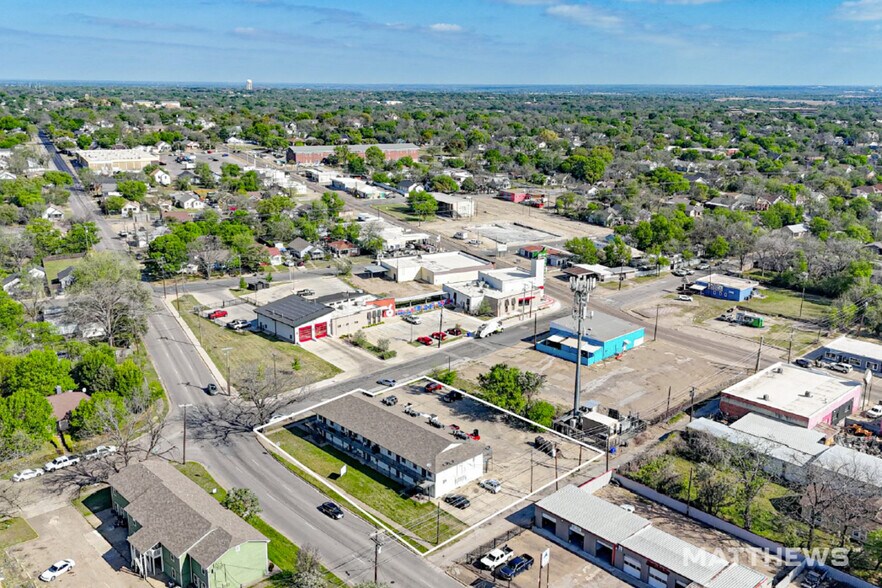 925 N 26th St, Waco, TX à vendre - Photo du bâtiment - Image 2 de 3