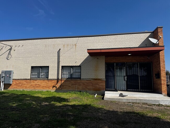 Plus de détails pour 8600 Chancellor Row, Dallas, TX - Industriel à louer