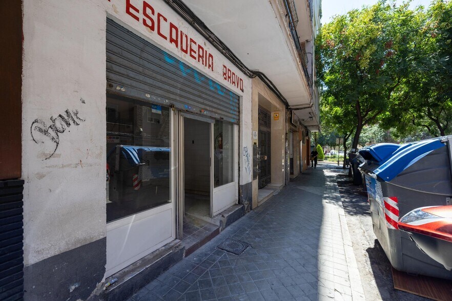 Calle Doctor Pareja Yébenes, 10, Granada, Granada à vendre - Photo du bâtiment - Image 3 de 19