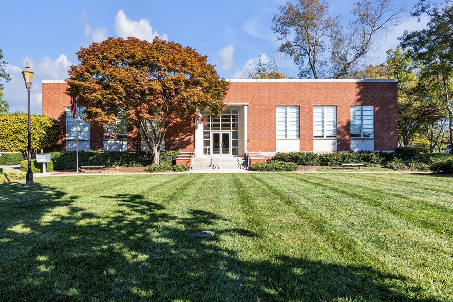 420 3rd Ave NW, Hickory, NC à vendre - Photo du bâtiment - Image 2 de 9