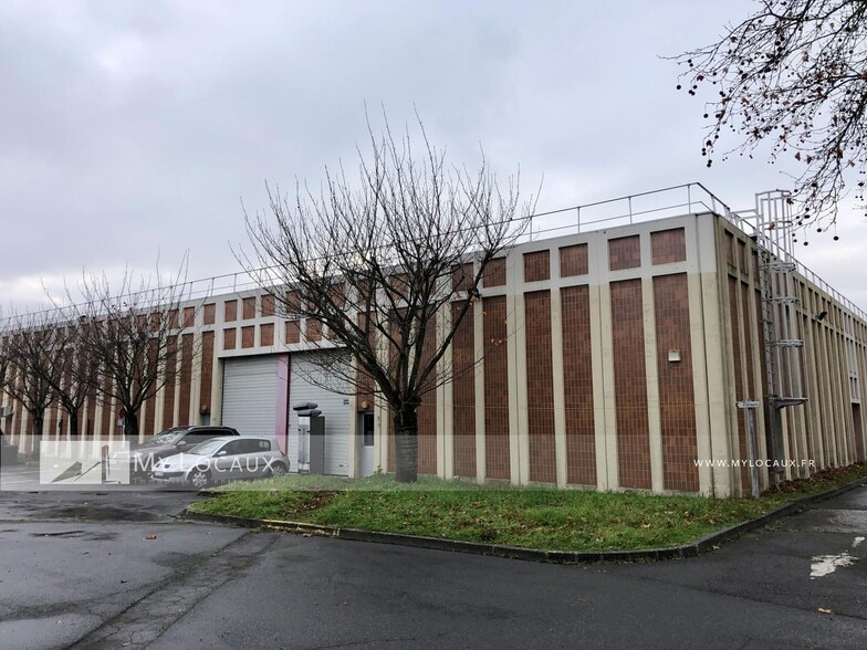 Flex in Éragny for lease - Building Photo - Image 1 of 6
