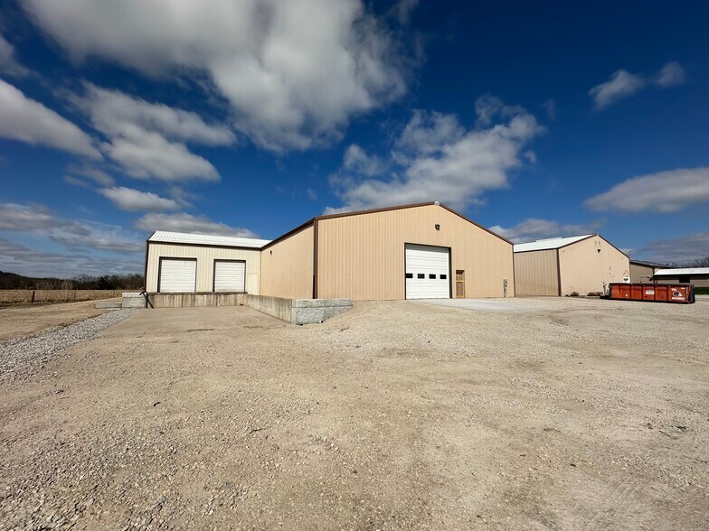 111 Walnut Ln, Colona, IL à louer - Photo du bâtiment - Image 1 de 15