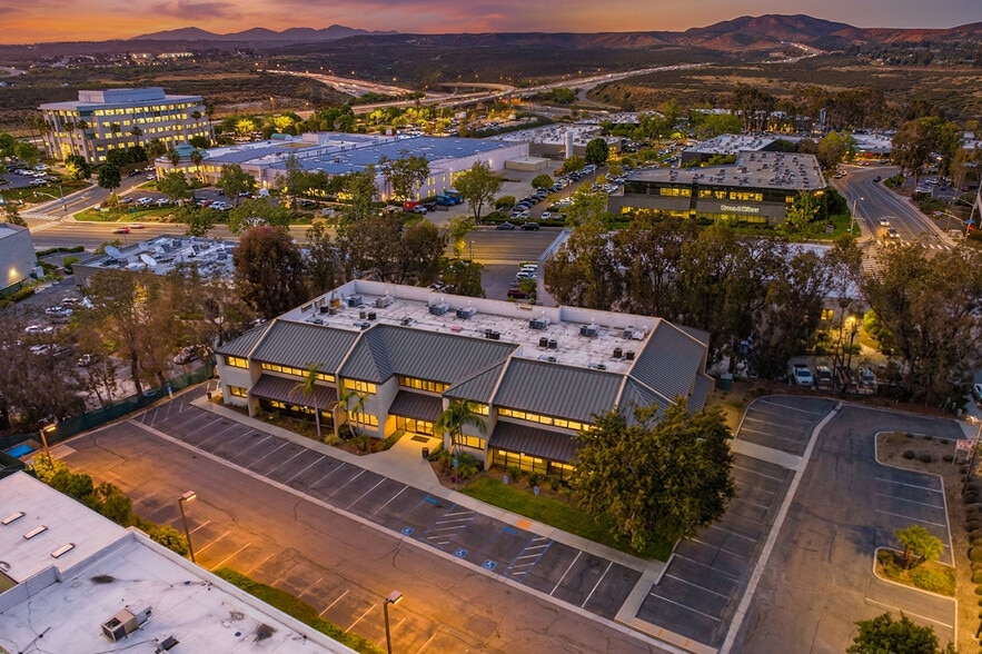 9320 Chesapeake Dr, San Diego, CA à vendre - Photo du bâtiment - Image 2 de 9