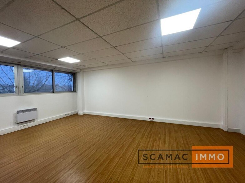 Industrial in Igny for lease - Interior Photo - Image 2 of 6