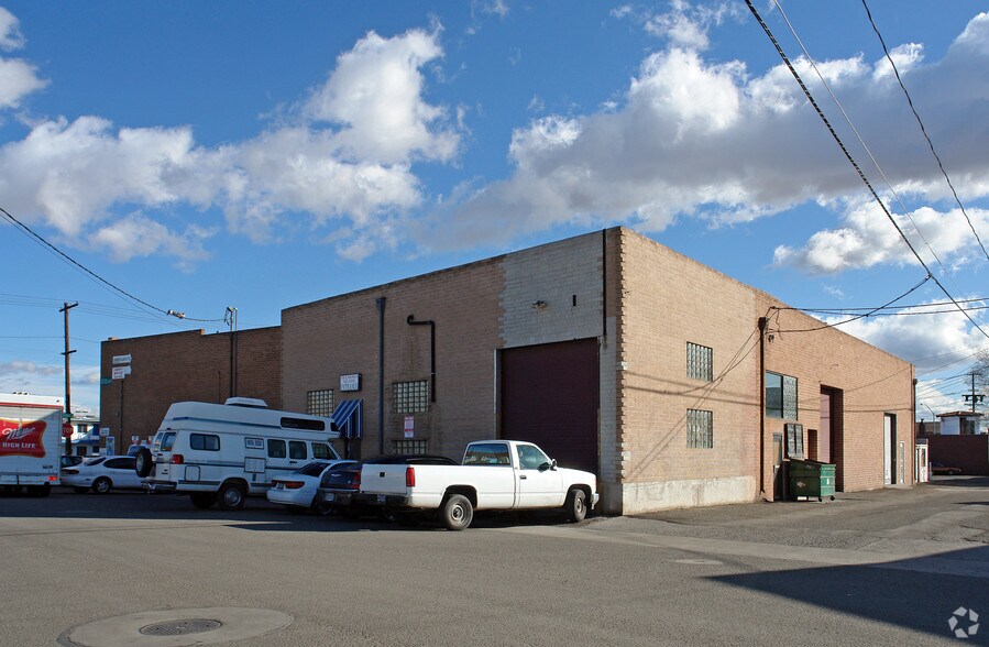 1100 E 4th St, Reno, NV à louer - Photo du bâtiment - Image 3 de 11