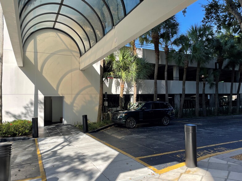 1401 Forum Way, West Palm Beach, FL à louer - Photo du bâtiment - Image 3 de 11