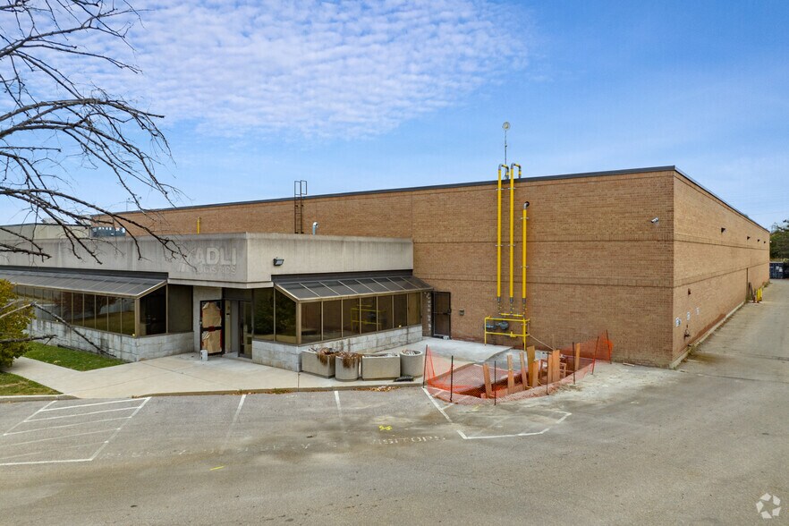 7391 Pacific Cir, Mississauga, ON à vendre - Photo principale - Image 1 de 1