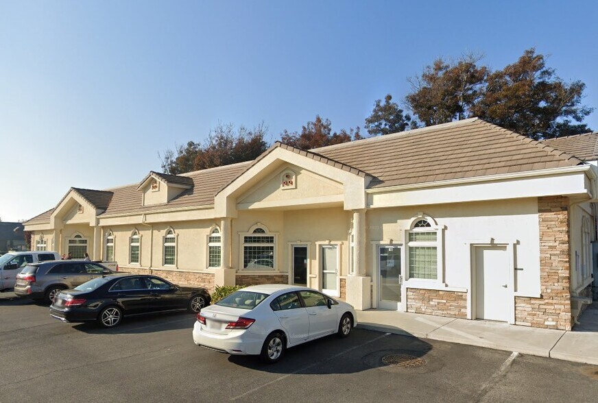1555 Shaw Ave, Clovis, CA à louer - Photo du bâtiment - Image 2 de 5
