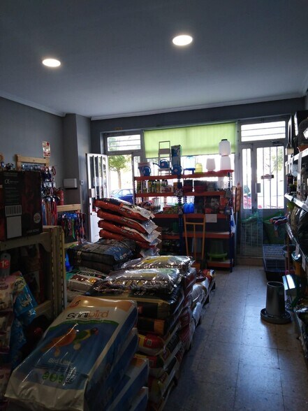 Retail in Cáceres, Cáceres for sale - Building Photo - Image 2 of 4