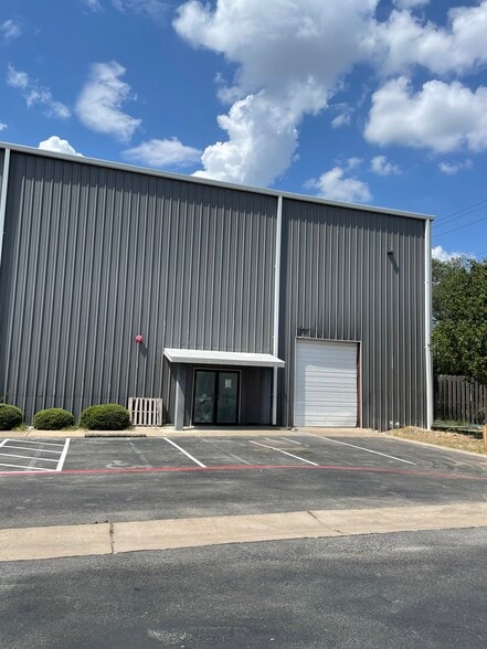 1220 Toro Grande Dr, Cedar Park, TX for lease - Building Photo - Image 1 of 2