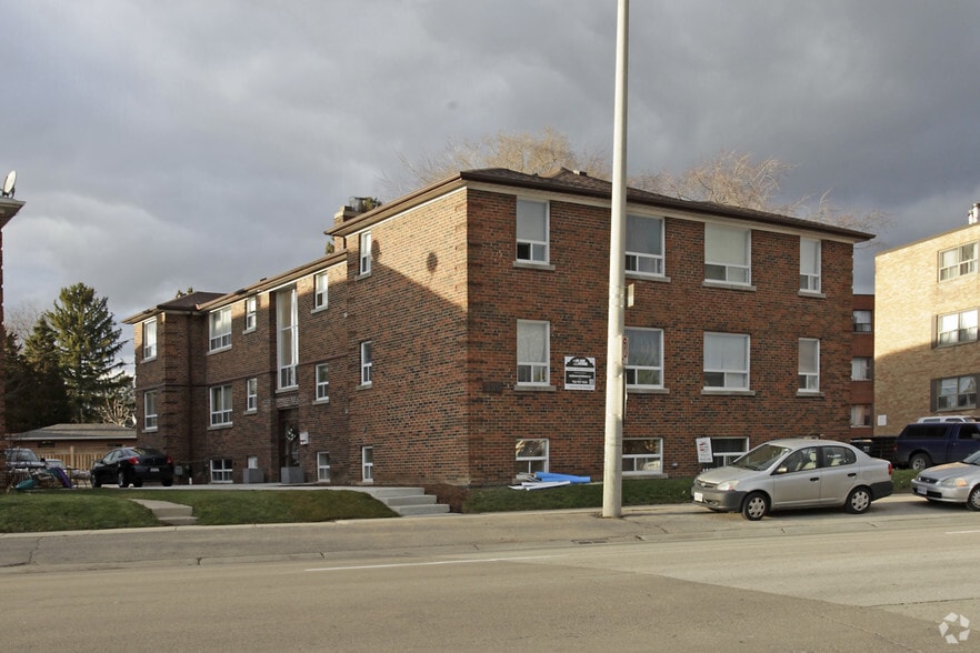 320 Lakeshore Rd W, Mississauga, ON à vendre - Photo principale - Image 1 de 3