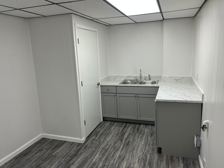 1112 Ulrich Ave, Louisville, KY for lease - Building Photo - Image 3 of 20