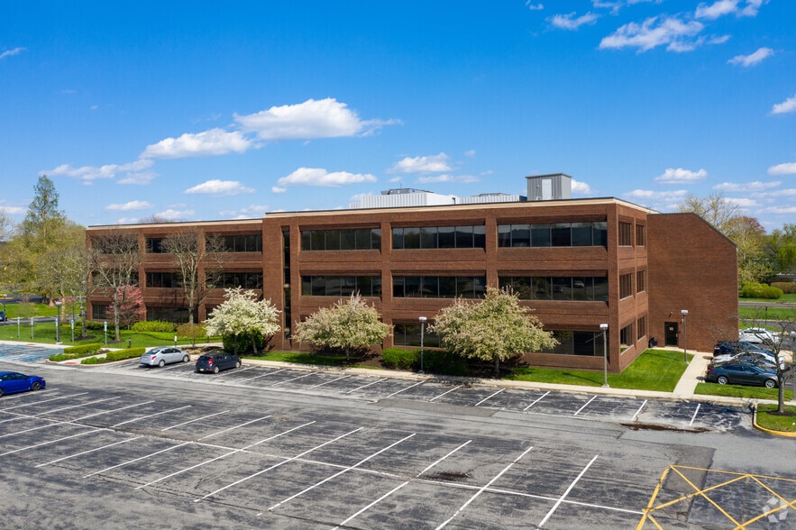 303 Fellowship Rd, Mount Laurel, NJ for lease - Building Photo - Image 2 of 7