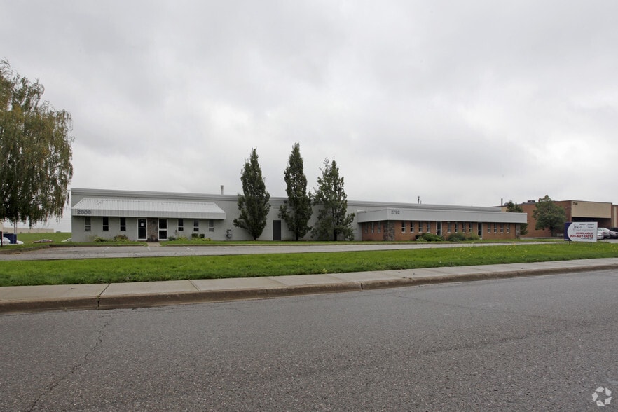 2792-2806 Slough St, Mississauga, ON for sale - Building Photo - Image 2 of 5