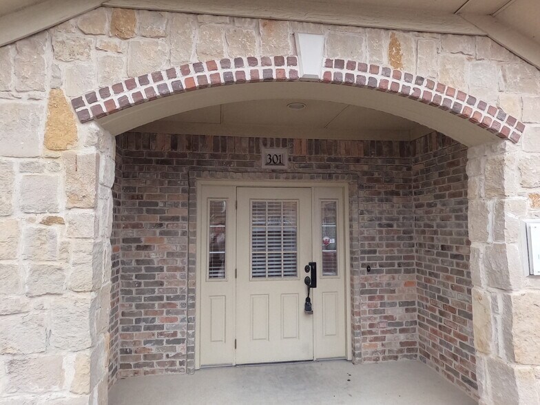 5850 Town & Country Blvd, Frisco, TX à louer - Photo du bâtiment - Image 3 de 13