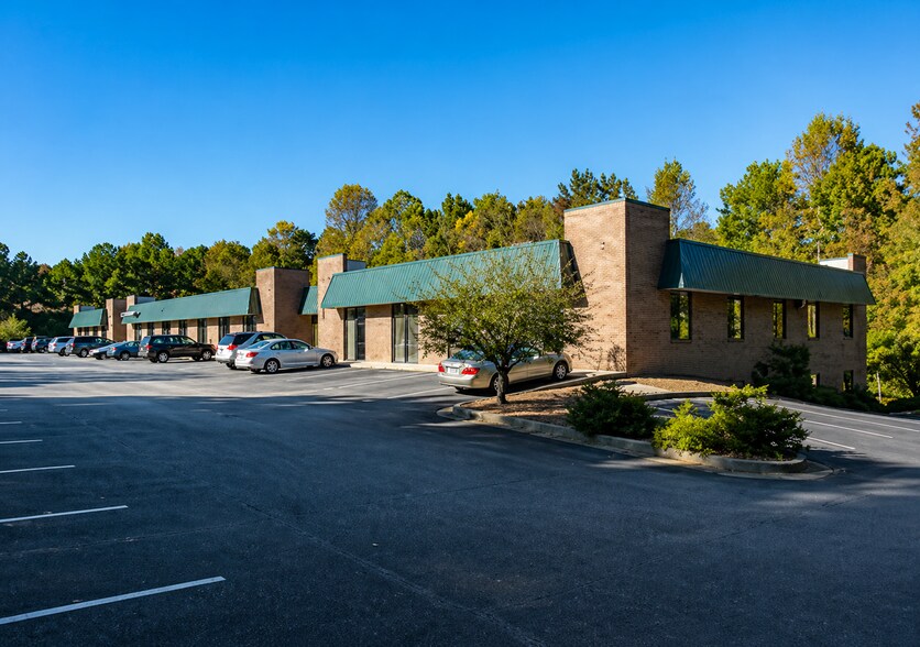 1240 Johnson Ferry Pl, Marietta, GA à louer - Photo du bâtiment - Image 1 de 2