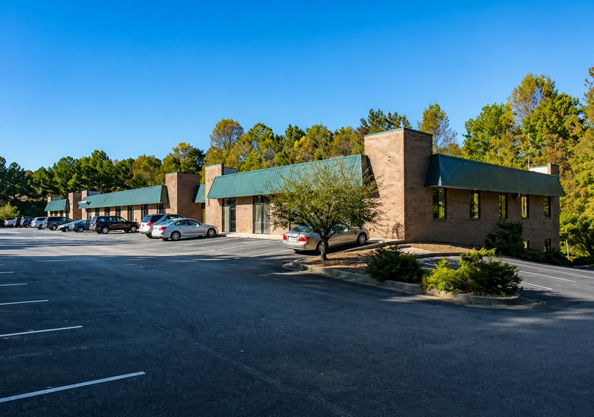 1240 Johnson Ferry Pl, Marietta, GA à louer - Photo du bâtiment - Image 1 de 2
