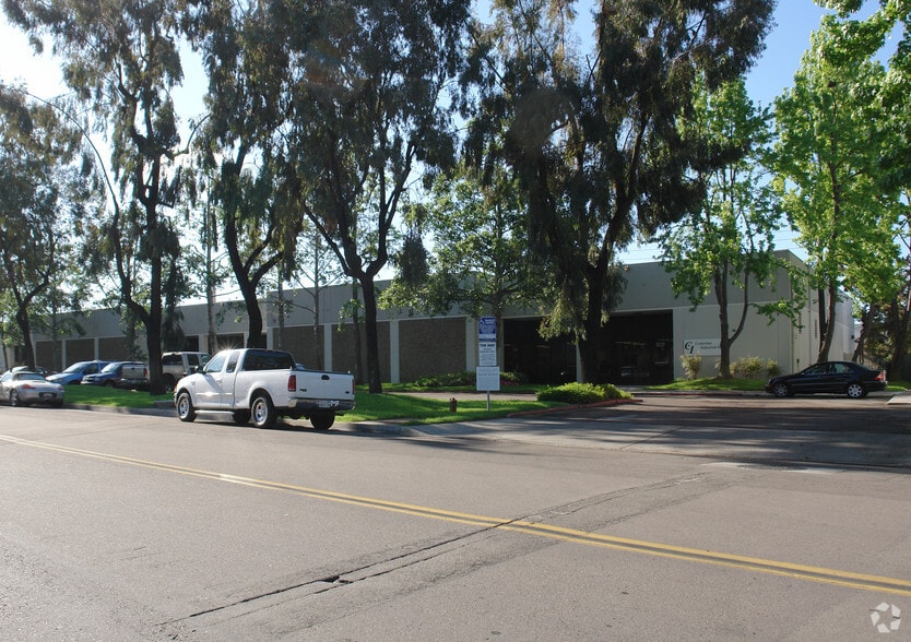 8829-8835 Complex Dr, San Diego, CA for lease - Building Photo - Image 3 of 3