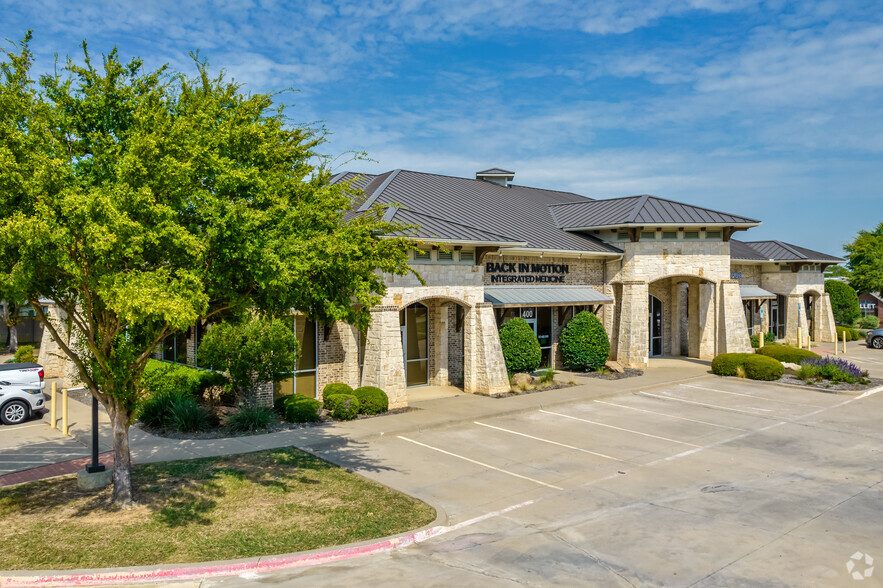 104-106 Grapevine Hwy, Hurst, TX for lease - Building Photo - Image 1 of 5