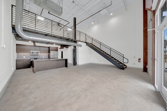 215 Coca Cola Pl, San Antonio, TX for lease Building Photo- Image 2 of 6