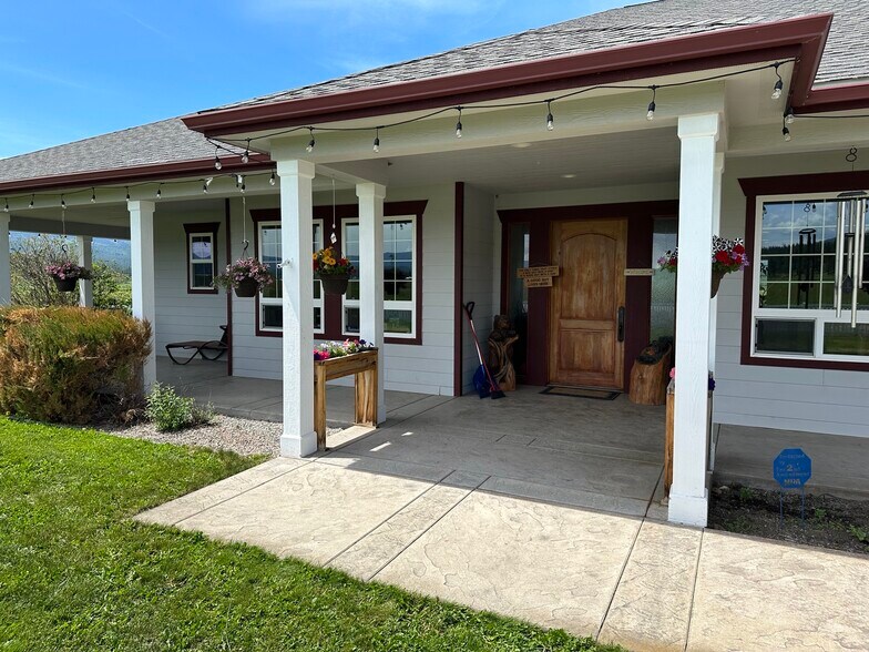 124 Morrison Ln, Bonner, MT for sale - Primary Photo - Image 1 of 32