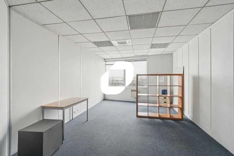 Office in Villepinte for lease - Building Photo - Image 1 of 9