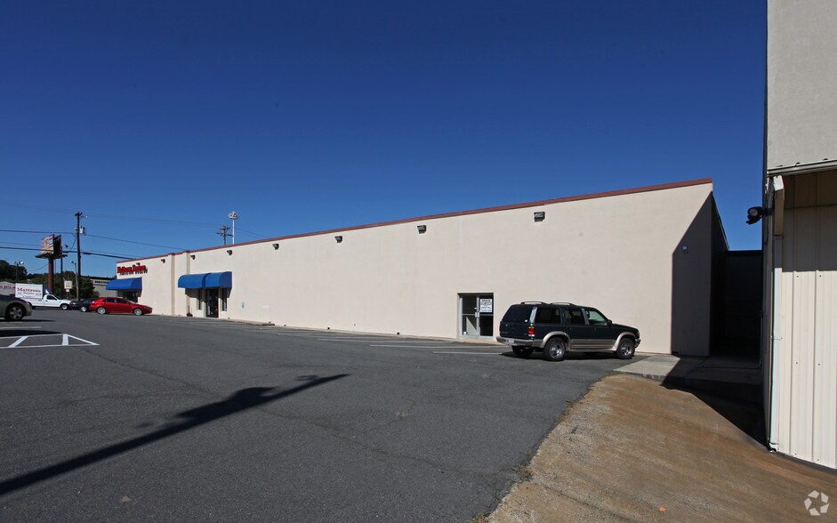 6153 E Independence Blvd, Charlotte, NC for sale - Building Photo - Image 3 of 6