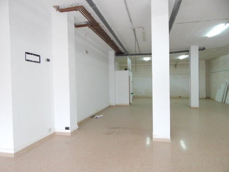 Retail in València for lease - Building Photo - Image 1 of 10