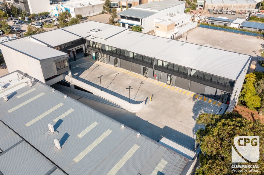 27 Wurrook Cct, Caringbah for sale - Building Photo - Image 3 of 5