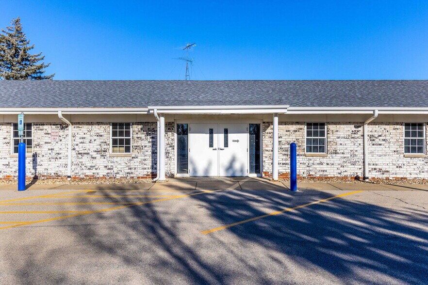 306 McHenry St, Burlington, WI à louer - Photo du bâtiment - Image 2 de 4