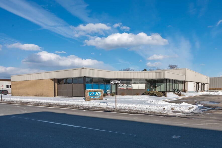 35 Pine St, Manchester, NH à louer - Photo du bâtiment - Image 2 de 17