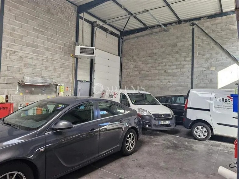 Flex in Vénissieux for lease - Building Photo - Image 2 of 8